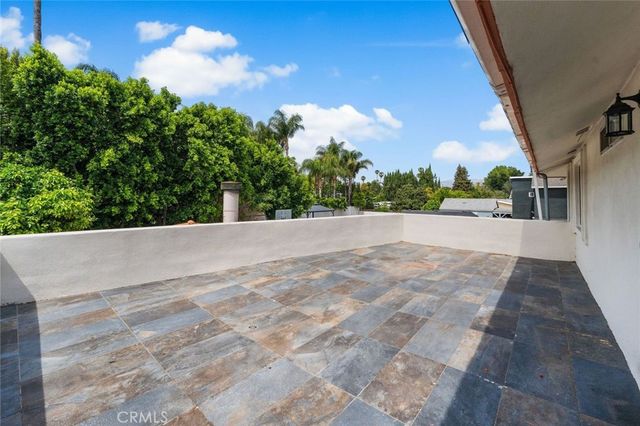 7431 Vanalden, Reseda, CA 91335