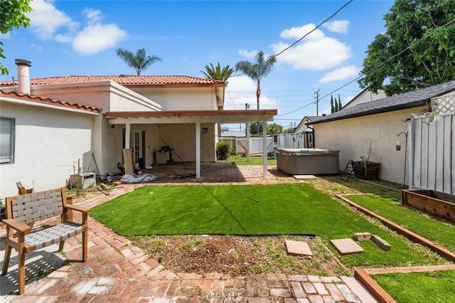7431 Vanalden, Reseda, CA 91335