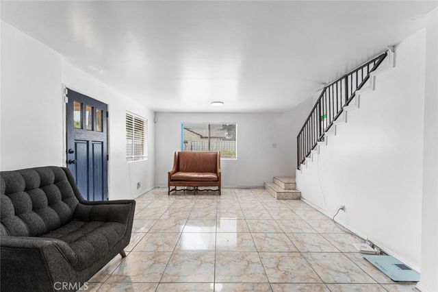 7431 Vanalden, Reseda, CA 91335