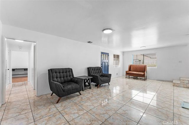 7431 Vanalden, Reseda, CA 91335