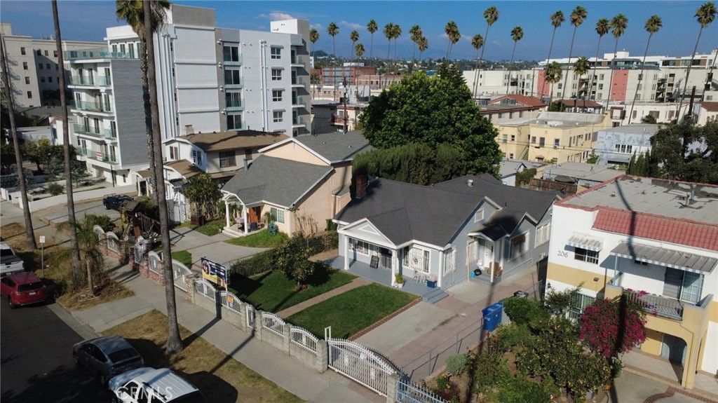 210 N Berendo Street, Los Angeles, CA 90004 — photo 3