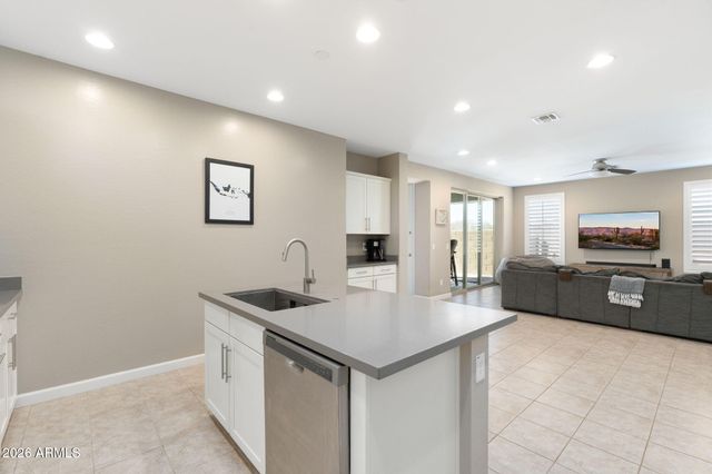 4041 E AMBER Lane, Gilbert, AZ 85296