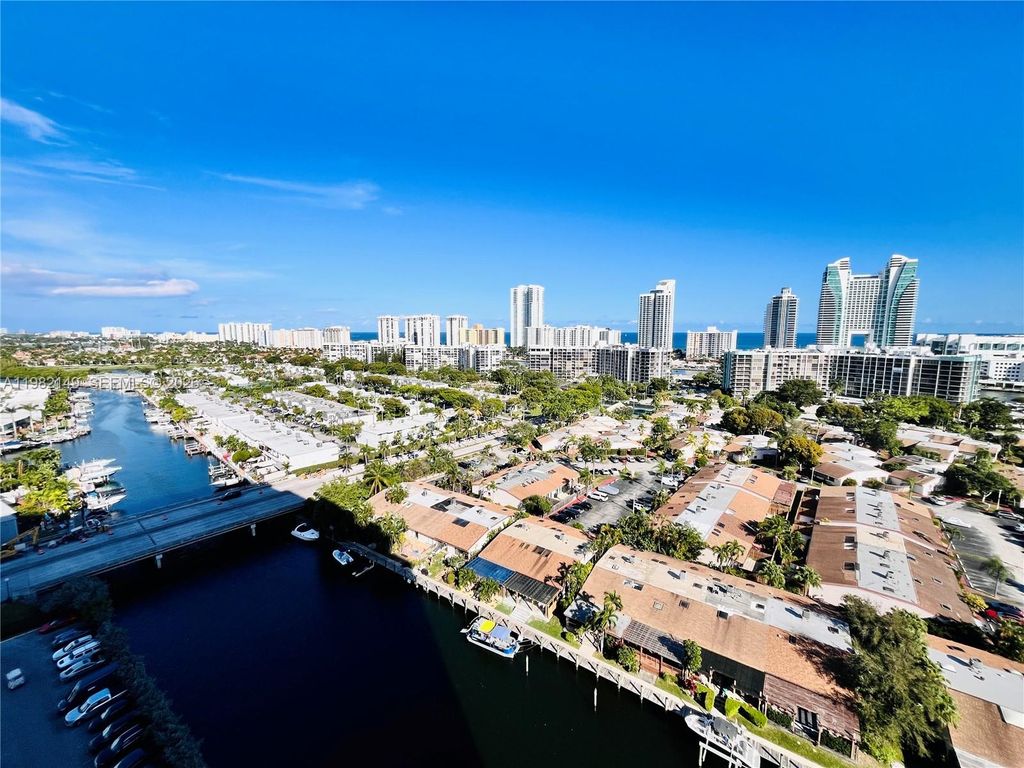 Image 3 of property listing at 2500 Parkview Dr 1803, Hallandale Beach, FL 33009