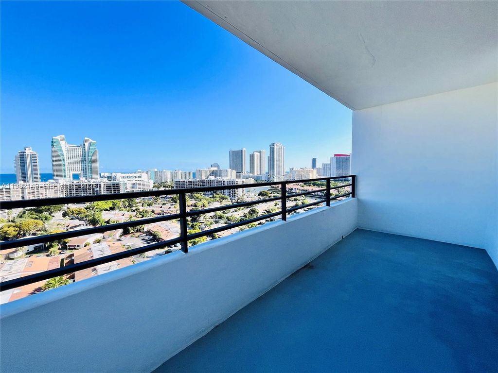 Image 5 of property listing at 2500 Parkview Dr 1803, Hallandale Beach, FL 33009