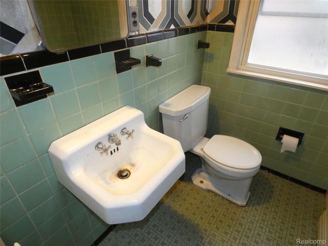 311 Adams Court, Ferndale, MI 48220