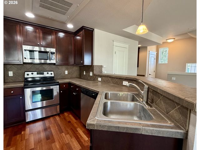 3810 SUMMERLINN Dr, West Linn, OR 97068