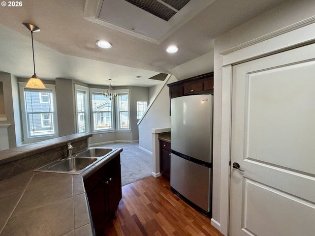 3810 SUMMERLINN Dr, West Linn, OR 97068
