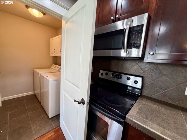 3810 SUMMERLINN Dr, West Linn, OR 97068