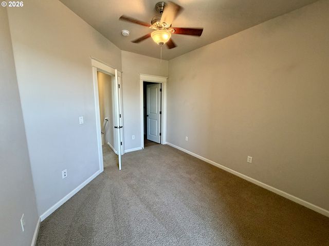 3810 SUMMERLINN Dr, West Linn, OR 97068