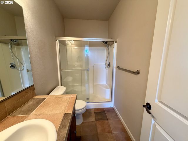 3810 SUMMERLINN Dr, West Linn, OR 97068