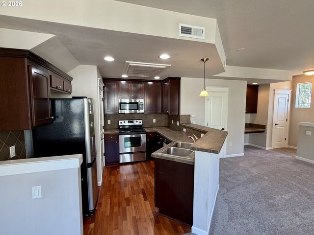 3810 SUMMERLINN Dr, West Linn, OR 97068