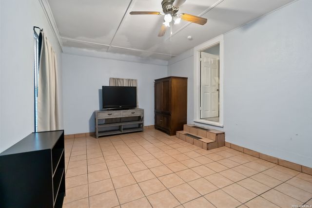 126 Arnold, San Antonio, TX 78213