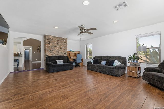 1867 Fm 758, New Braunfels, TX 78130