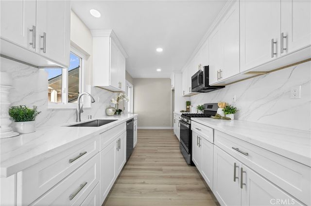 922 E Edgecomb, Covina, CA 91724