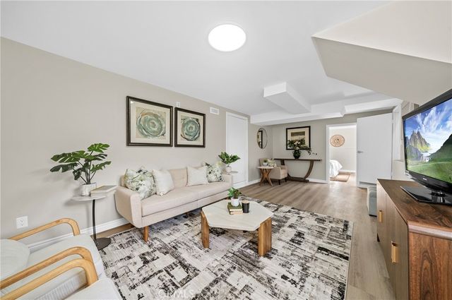 922 E Edgecomb, Covina, CA 91724