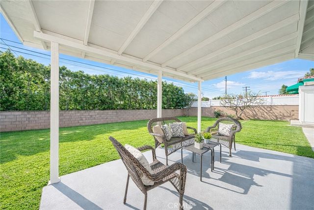 922 E Edgecomb, Covina, CA 91724