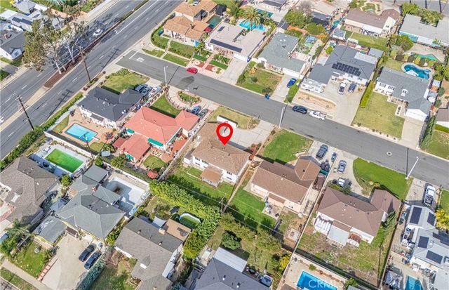 922 E Edgecomb, Covina, CA 91724