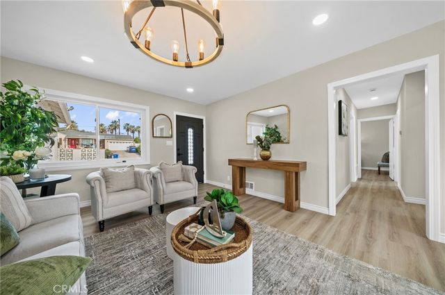 922 E Edgecomb, Covina, CA 91724