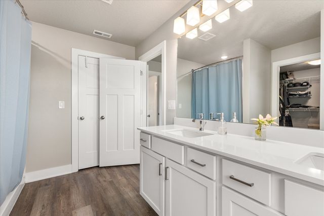 603 NE Oak Ridge Drive, Ankeny, IA 50021