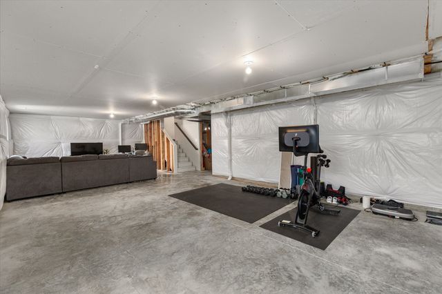 603 NE Oak Ridge Drive, Ankeny, IA 50021