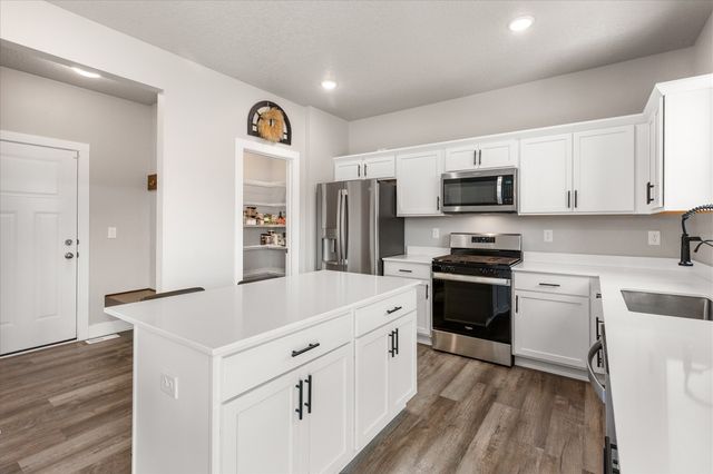 603 NE Oak Ridge Drive, Ankeny, IA 50021