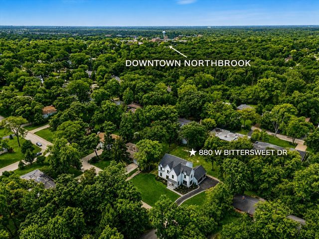 880 Bittersweet Drive, Northbrook, IL 60062