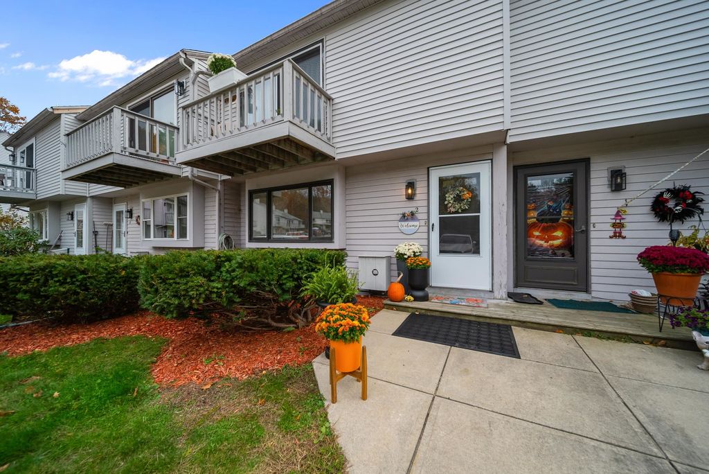 69 Birch Glen Dr Unit 2, Bennington, NH 03442