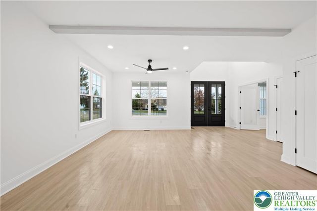 901 Renaldi Road, Bushkill Twp, PA 18091