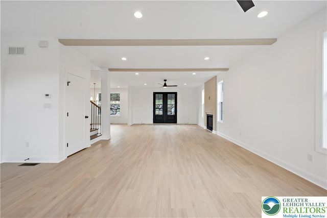 901 Renaldi Road, Bushkill Twp, PA 18091