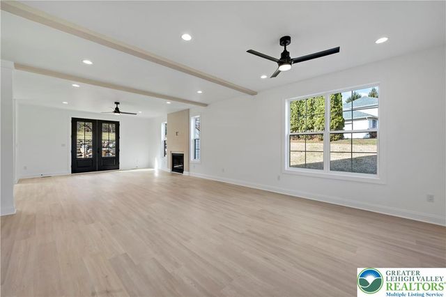 901 Renaldi Road, Bushkill Twp, PA 18091