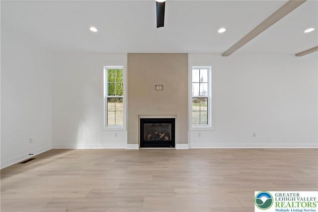 901 Renaldi Road, Bushkill Twp, PA 18091