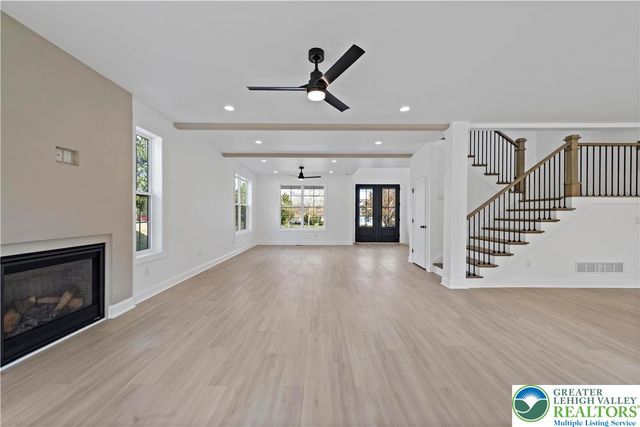 901 Renaldi Road, Bushkill Twp, PA 18091