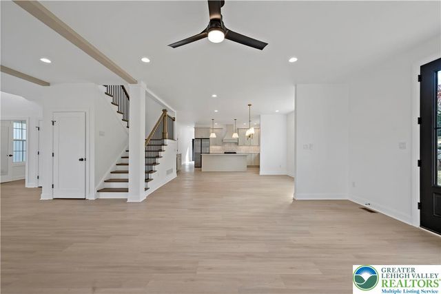 901 Renaldi Road, Bushkill Twp, PA 18091