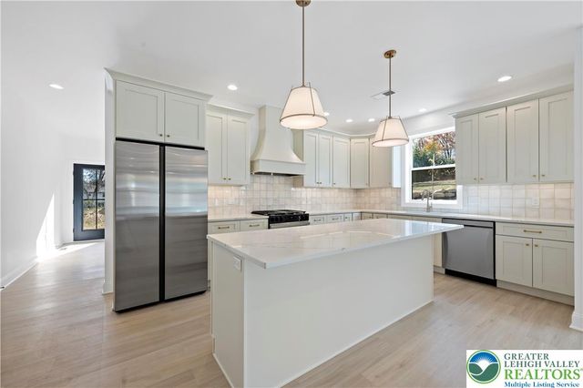 901 Renaldi Road, Bushkill Twp, PA 18091