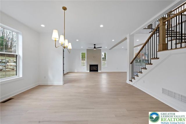 901 Renaldi Road, Bushkill Twp, PA 18091