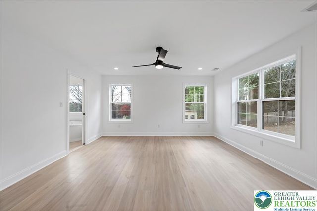 901 Renaldi Road, Bushkill Twp, PA 18091