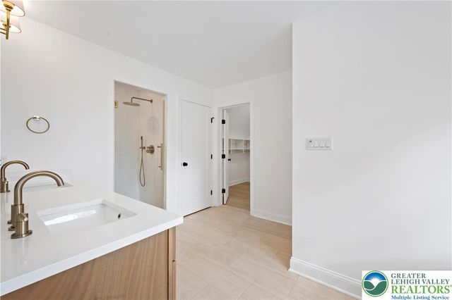 901 Renaldi Road, Bushkill Twp, PA 18091