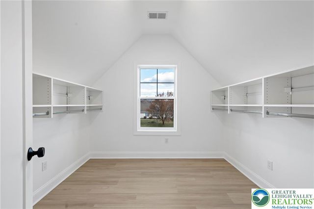 901 Renaldi Road, Bushkill Twp, PA 18091