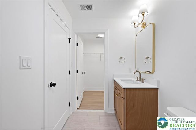 901 Renaldi Road, Bushkill Twp, PA 18091