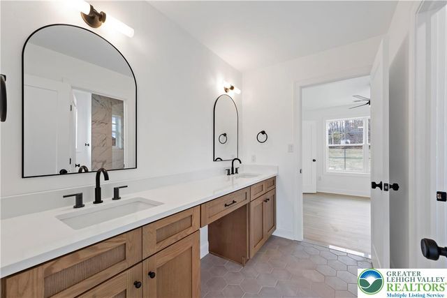 901 Renaldi Road, Bushkill Twp, PA 18091