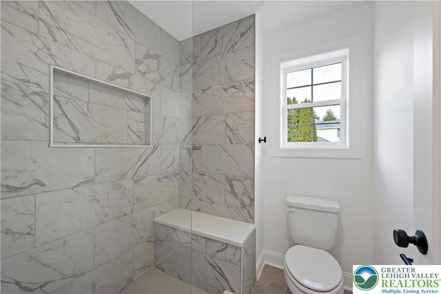 901 Renaldi Road, Bushkill Twp, PA 18091