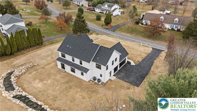 901 Renaldi Road, Bushkill Twp, PA 18091