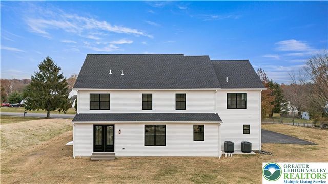 901 Renaldi Road, Bushkill Twp, PA 18091