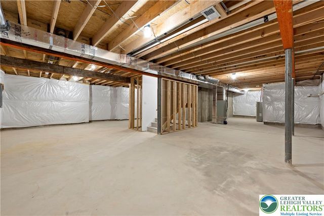 901 Renaldi Road, Bushkill Twp, PA 18091