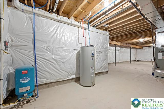 901 Renaldi Road, Bushkill Twp, PA 18091