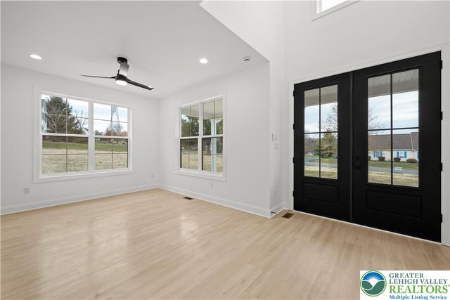 901 Renaldi Road, Bushkill Twp, PA 18091