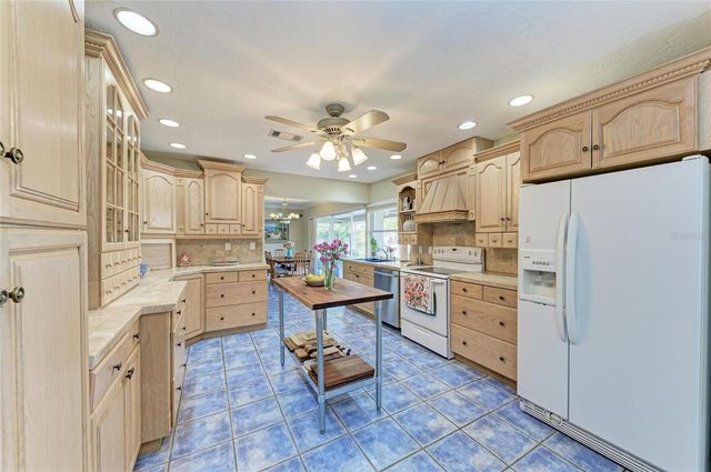 612 BAYSHORE ROAD, Nokomis, FL 34275