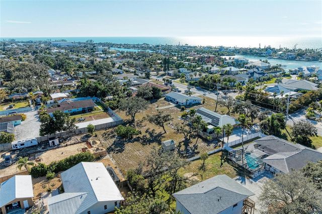 612 BAYSHORE ROAD, Nokomis, FL 34275