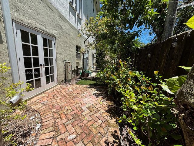 2850 Coconut Ave 4, Miami, FL 33133