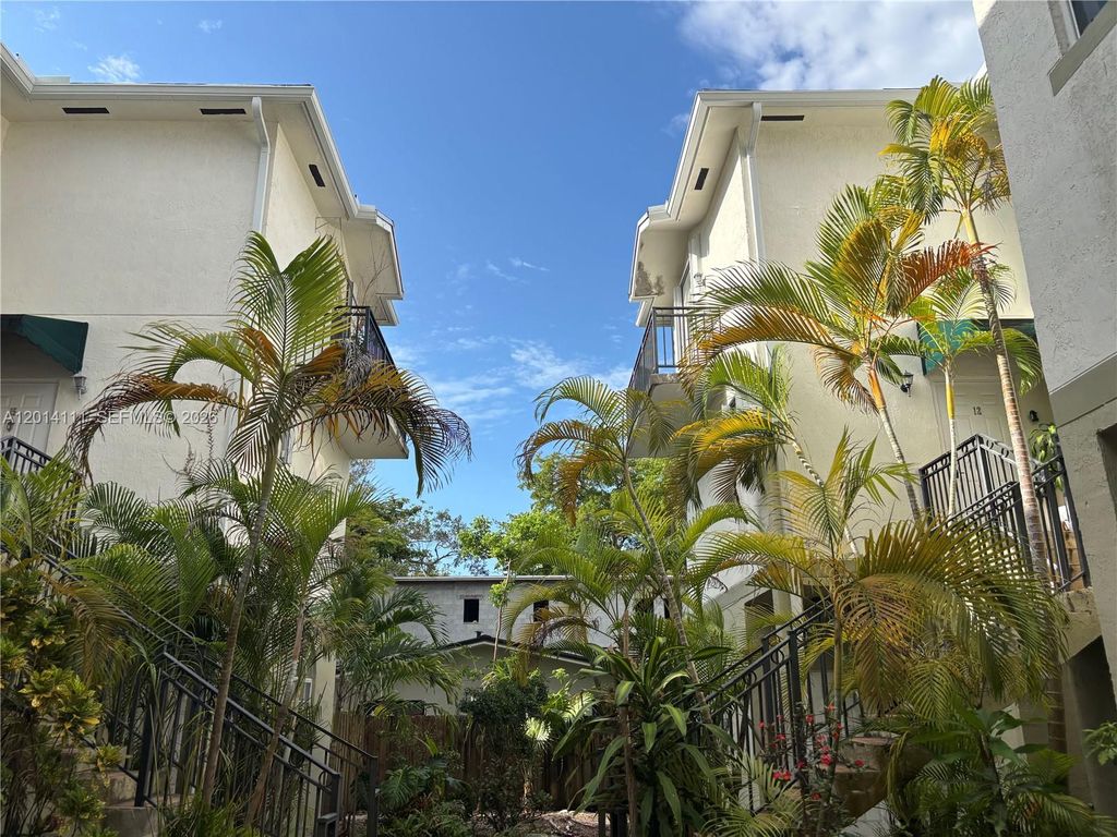 2850 Coconut Ave 4, Miami, FL 33133